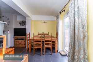 Kitchen/Breakfast Room- click for photo gallery